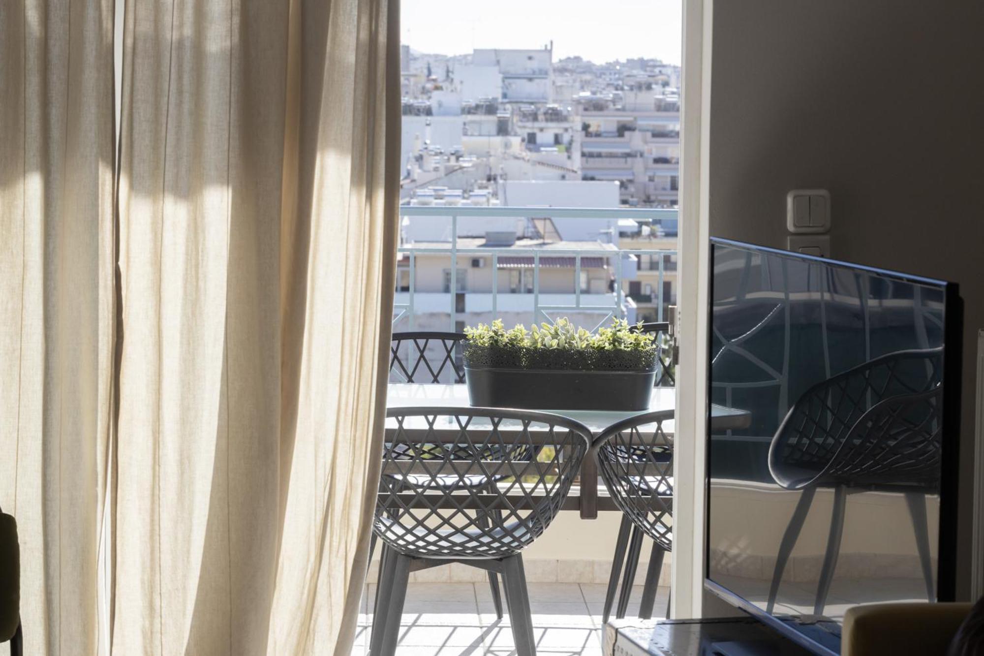 Renovated 3 Bedroom Apt With Acropolis View アテネ エクステリア 写真