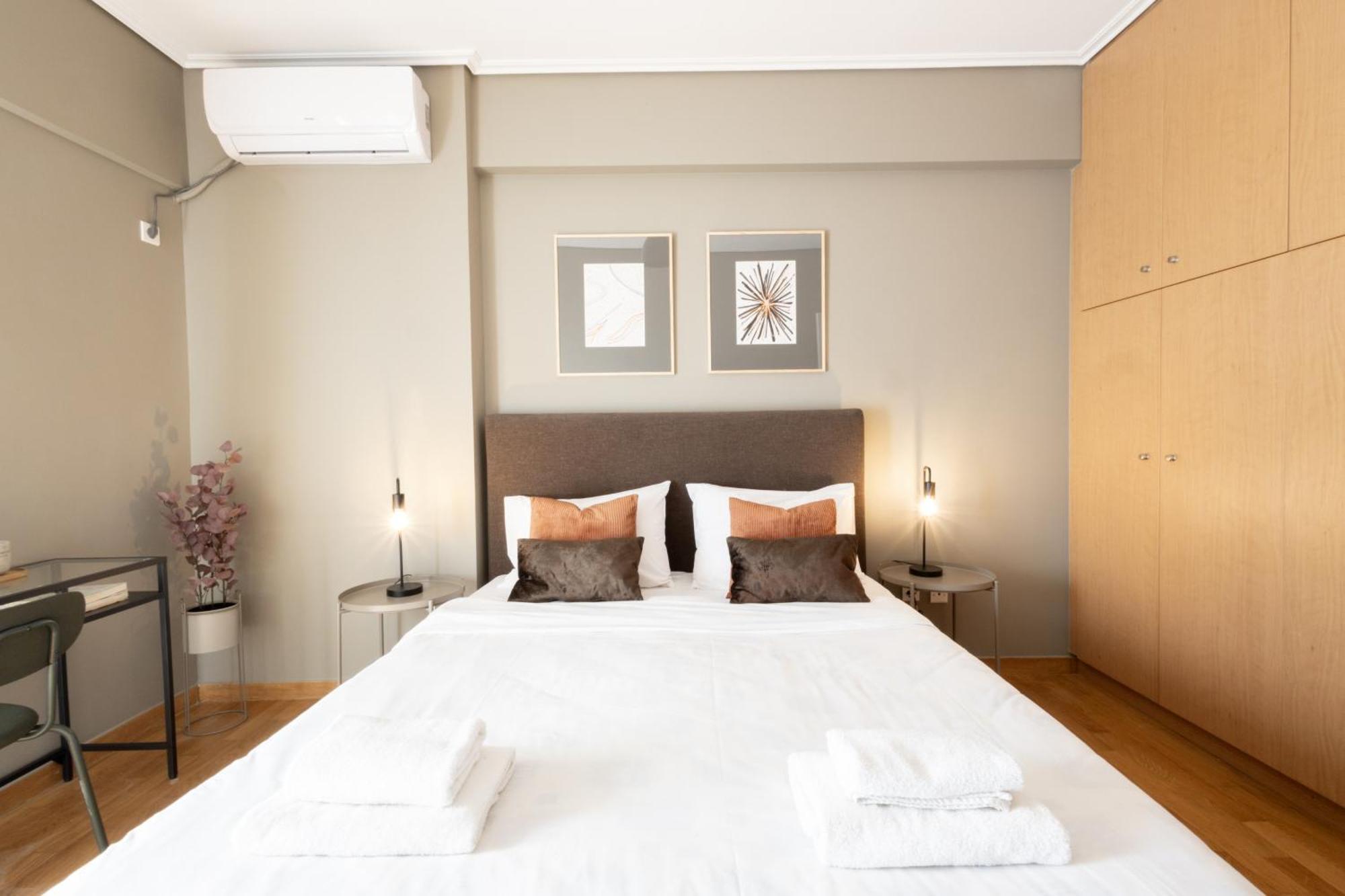 Renovated 3 Bedroom Apt With Acropolis View アテネ エクステリア 写真