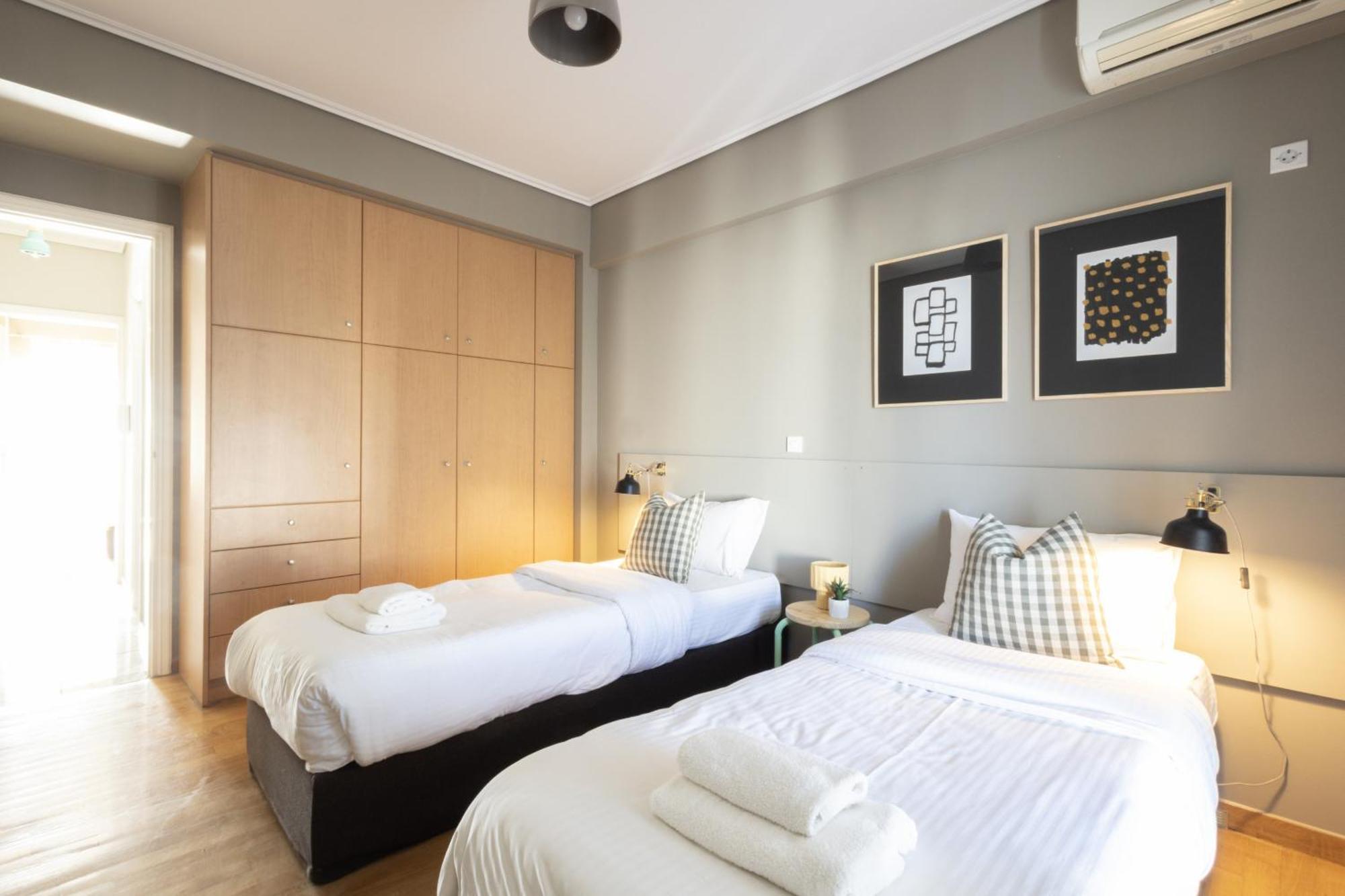 Renovated 3 Bedroom Apt With Acropolis View アテネ エクステリア 写真
