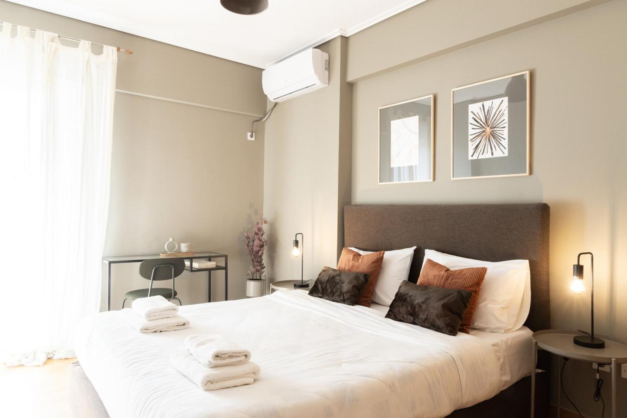 Renovated 3 Bedroom Apt With Acropolis View アテネ エクステリア 写真